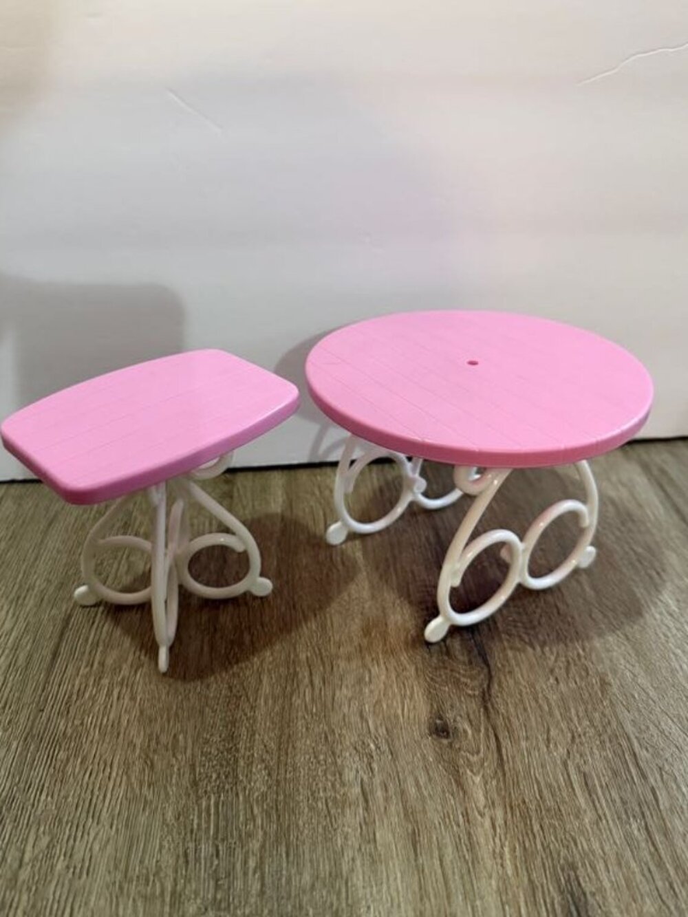 Vintage Barbie dreamhouse patio furniture 70s 2 tables pink
